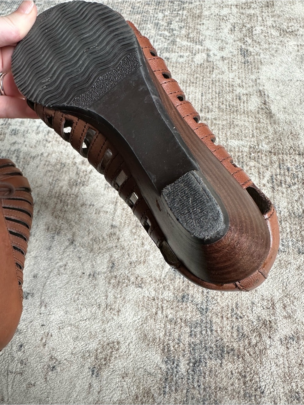 Coach and Four Jilley Leather Women Wedge
Sandal Pep Toe Shoes Sz
6.5M - Picture 7 of 8